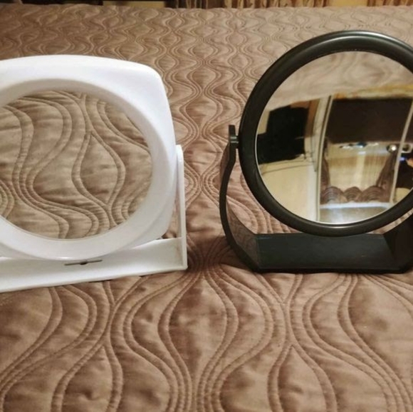 2/10$ makeup mirrors or free with purchase - Picture 1 of 5